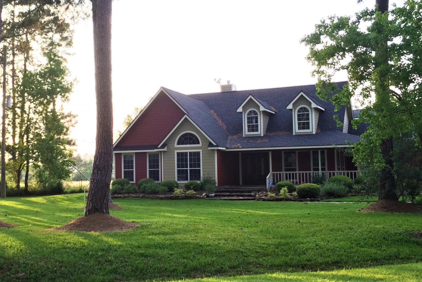 Maple Creek Bed and Breakfast in Tomball, Texas — photo 2 of 3