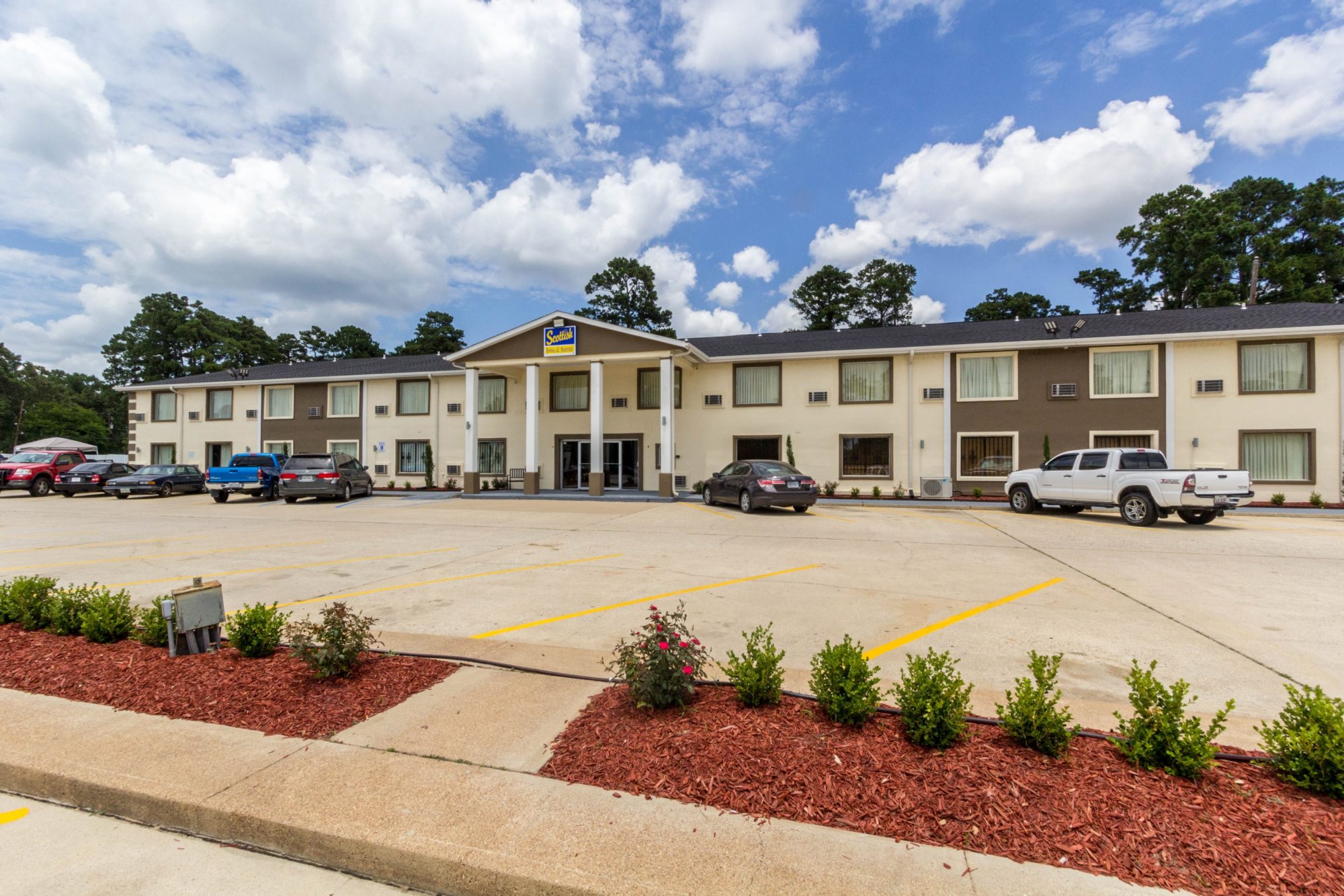 Scottish Inns & Suites in Tomball, Texas — photo 2 of 3