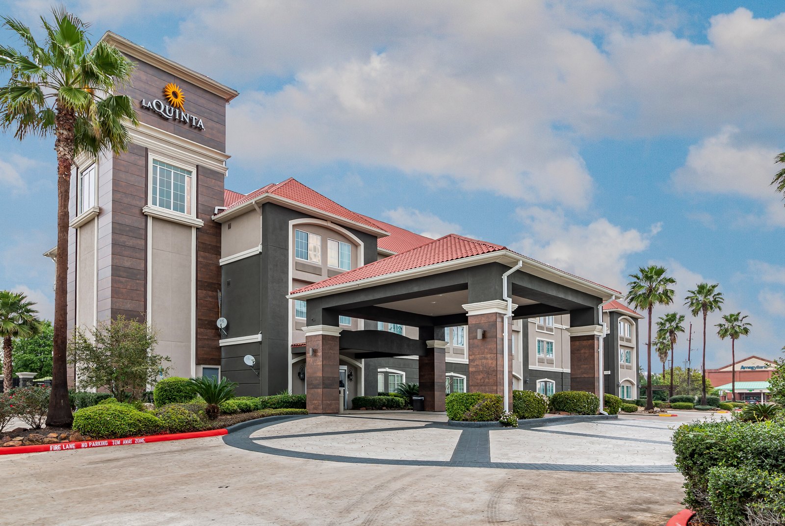 La Quinta Inn & Suites
